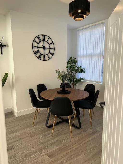 Beautiful Anfield Family Home ليفربول المظهر الخارجي الصورة